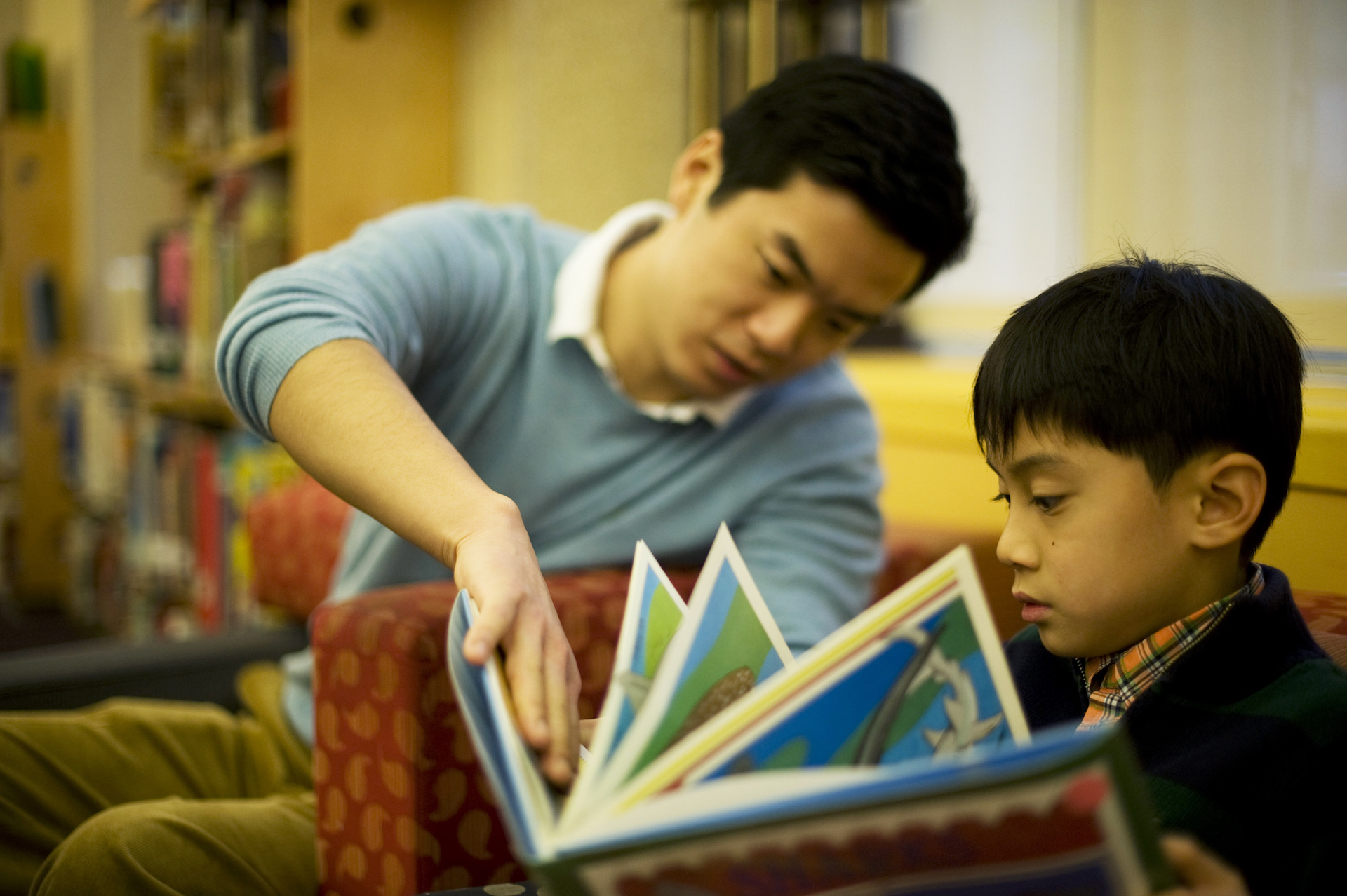 BBBSA_boy_Bill_Jin_library_chair_sit_002